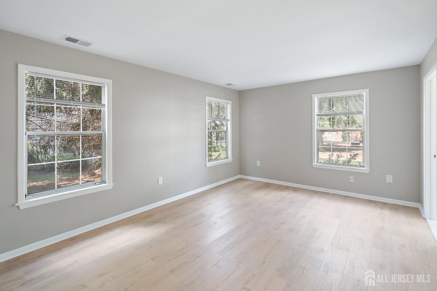 Princeton, New Jersey 08540, United States, 2 Bedrooms Bedrooms, ,2 BathroomsBathrooms,Residential,Active,201536