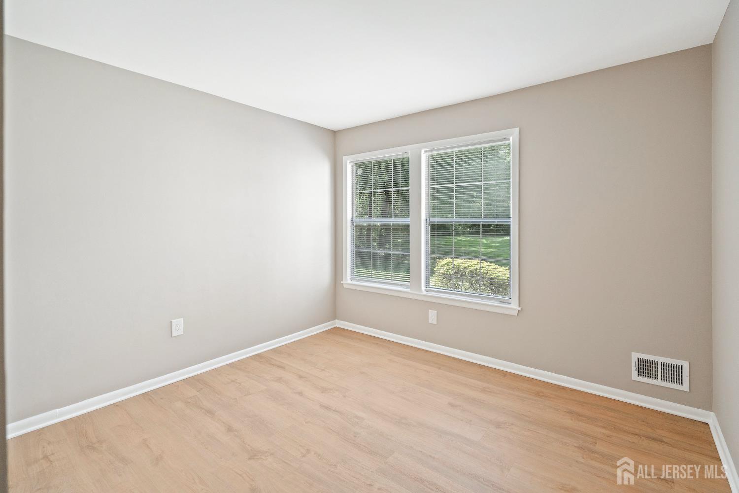 Princeton, New Jersey 08540, United States, 2 Bedrooms Bedrooms, ,2 BathroomsBathrooms,Residential,Active,201536