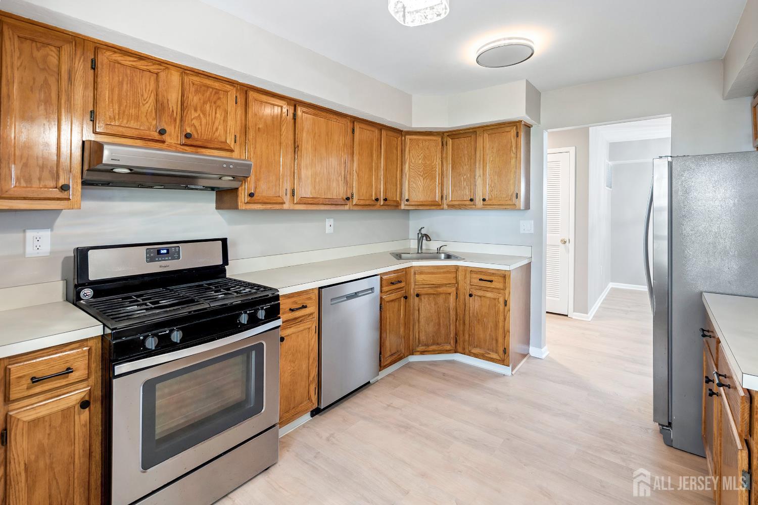 Princeton, New Jersey 08540, United States, 2 Bedrooms Bedrooms, ,2 BathroomsBathrooms,Residential,Active,201536