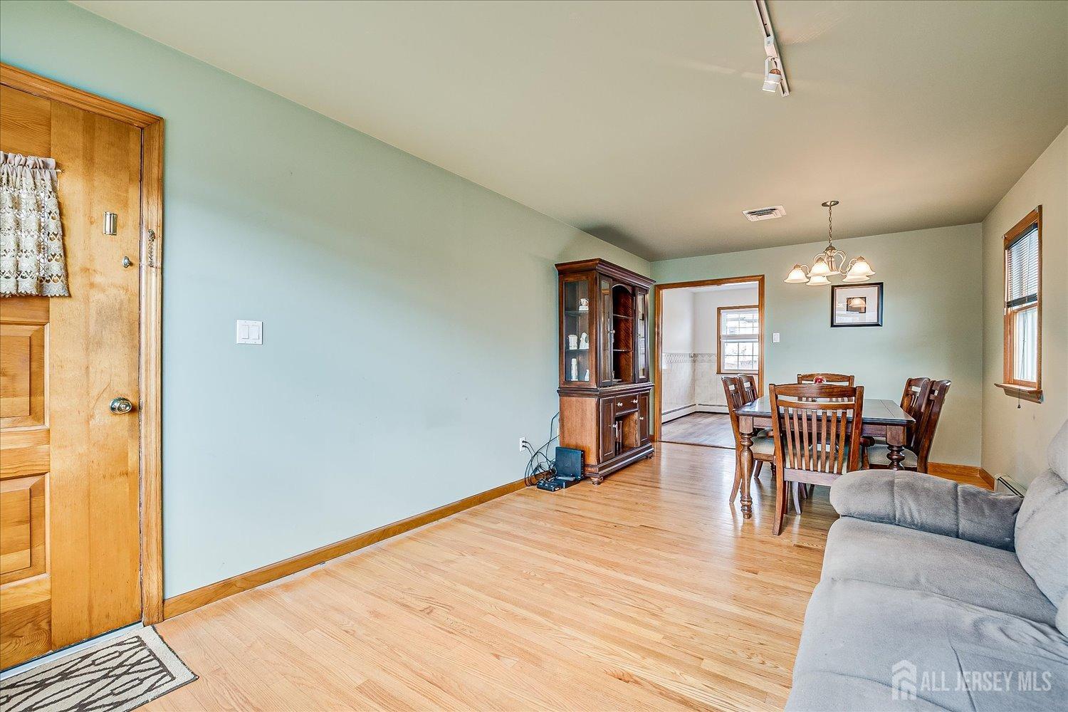 529 Roosevelt Street, Roselle Park, New Jersey image 7