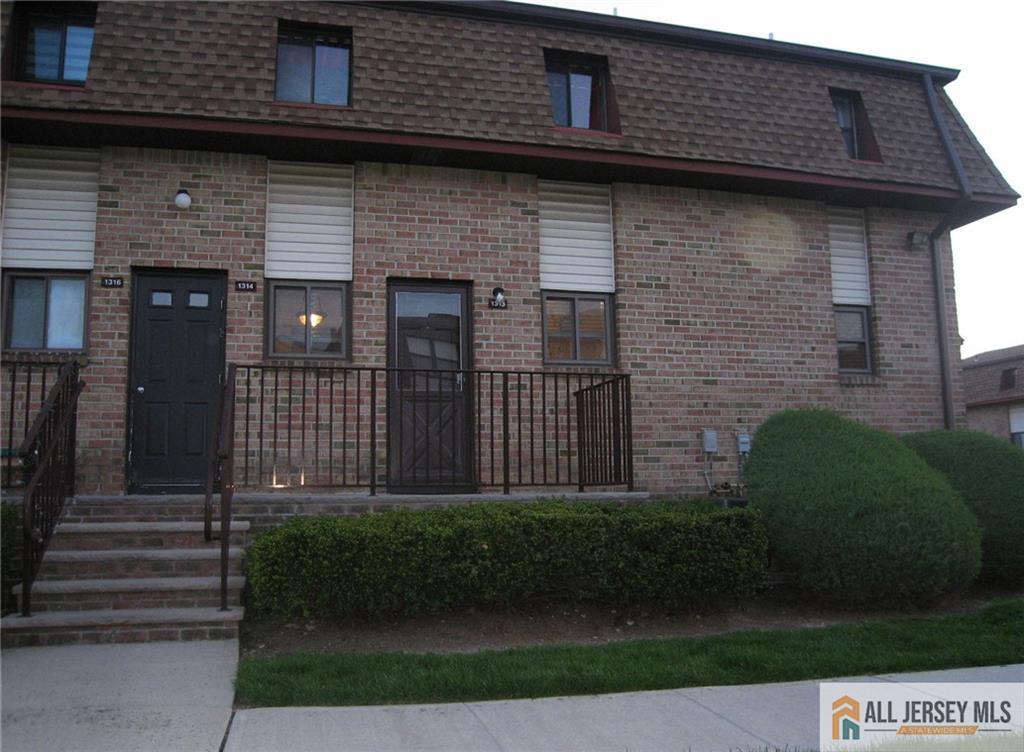 1313 N Oaks Boulevard, North Brunswick, New Jersey image 1