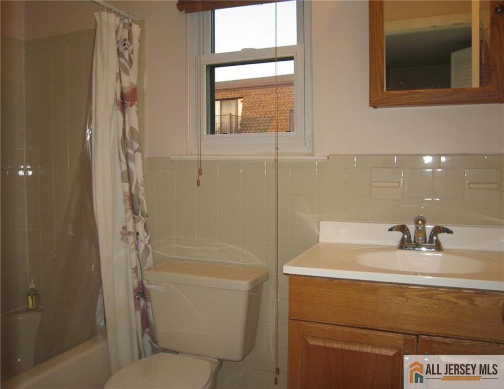 1313 N Oaks Boulevard, North Brunswick, New Jersey image 7