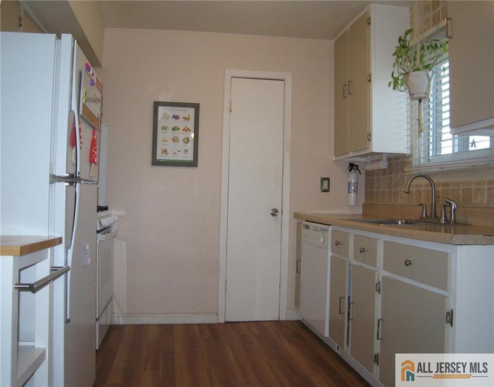 1313 N Oaks Boulevard, North Brunswick, New Jersey image 2