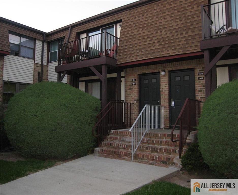 1313 N Oaks Boulevard, North Brunswick, New Jersey image 10