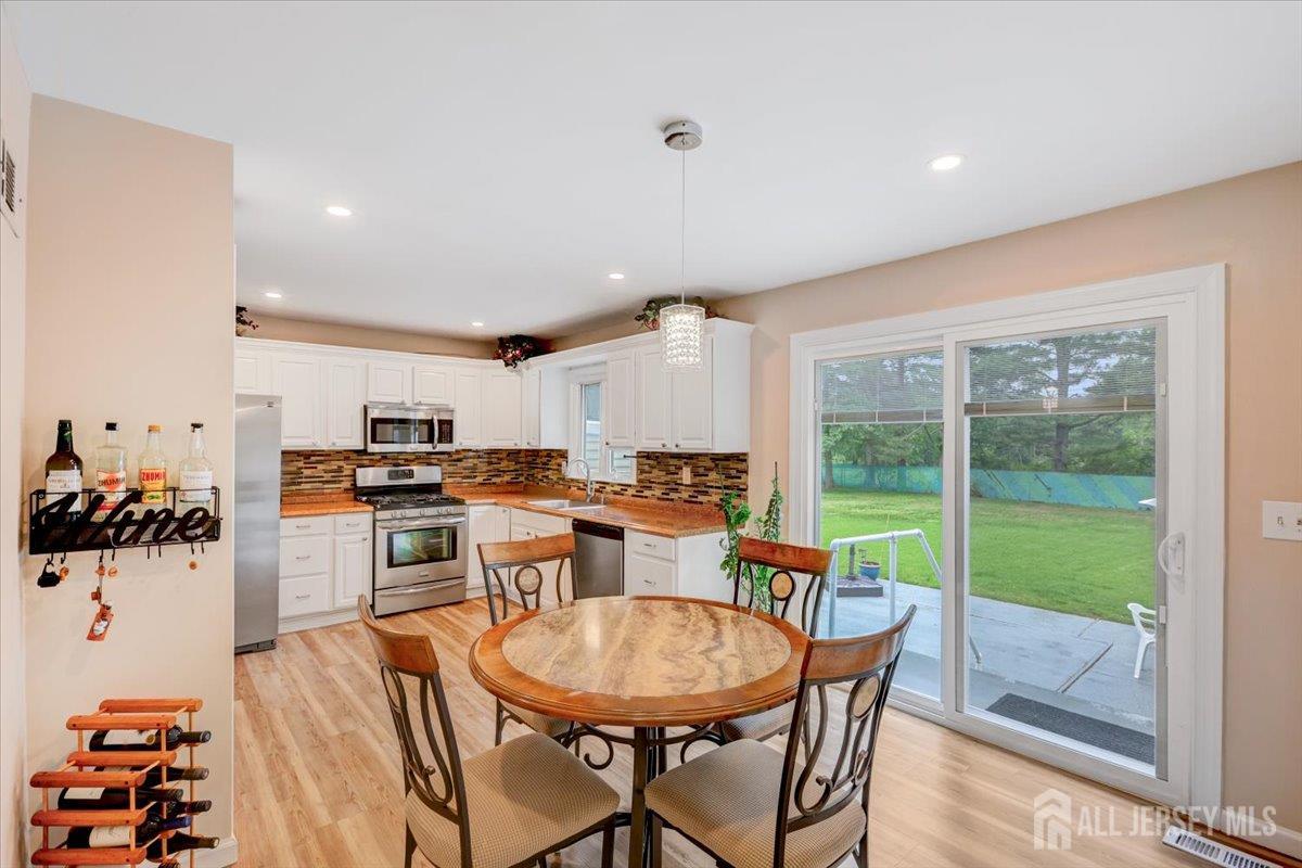 61 Rocky Brook Road, East Windsor, New Jersey image 9