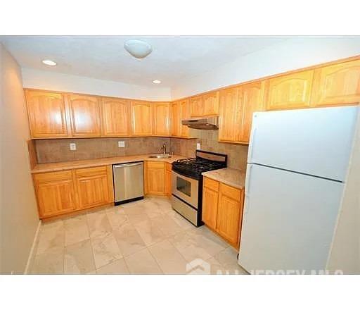 38 Covington Court, East Brunswick, New Jersey image 4