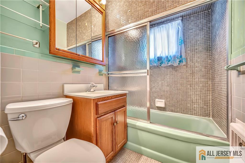 454 Hyatt Street, Avenel, New Jersey image 16