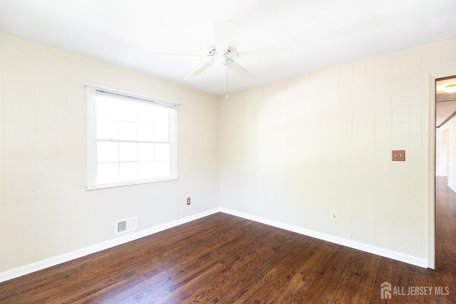 28 Beechwood Avenue, Edison, New Jersey image 24
