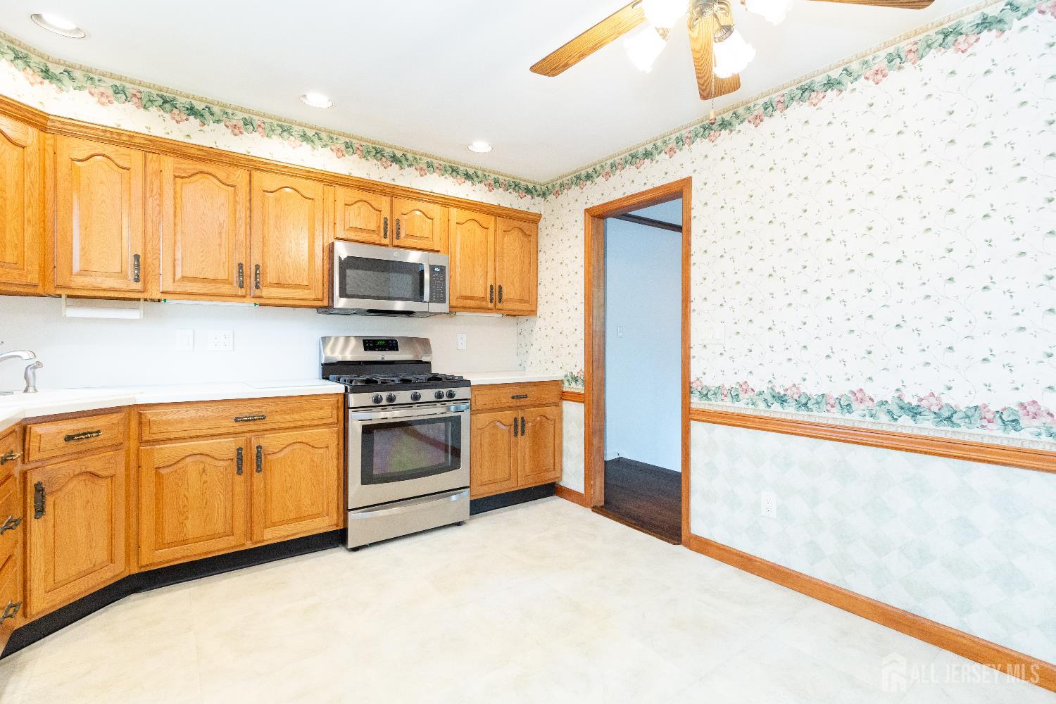 28 Beechwood Avenue, Edison, New Jersey image 12