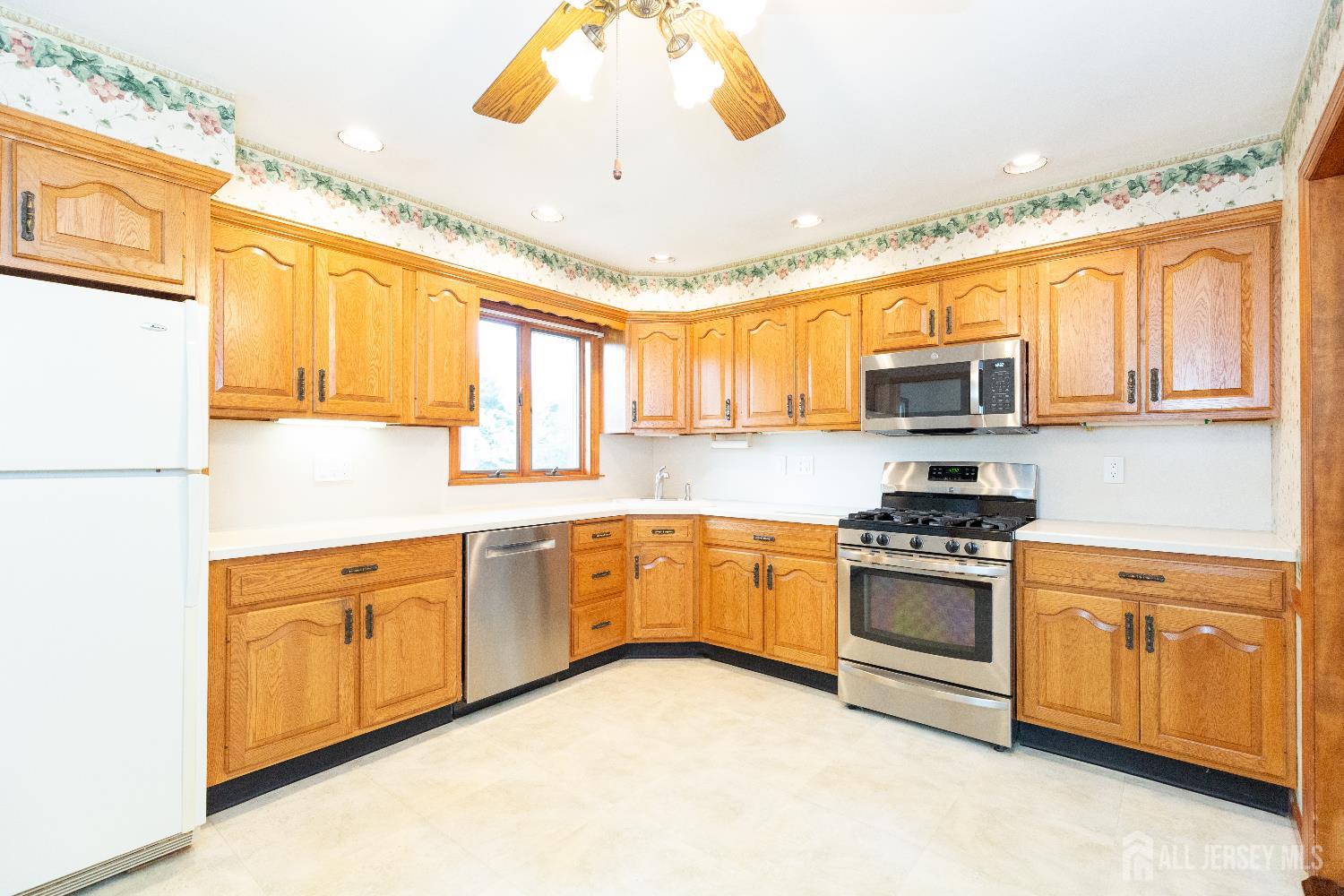 28 Beechwood Avenue, Edison, New Jersey image 13