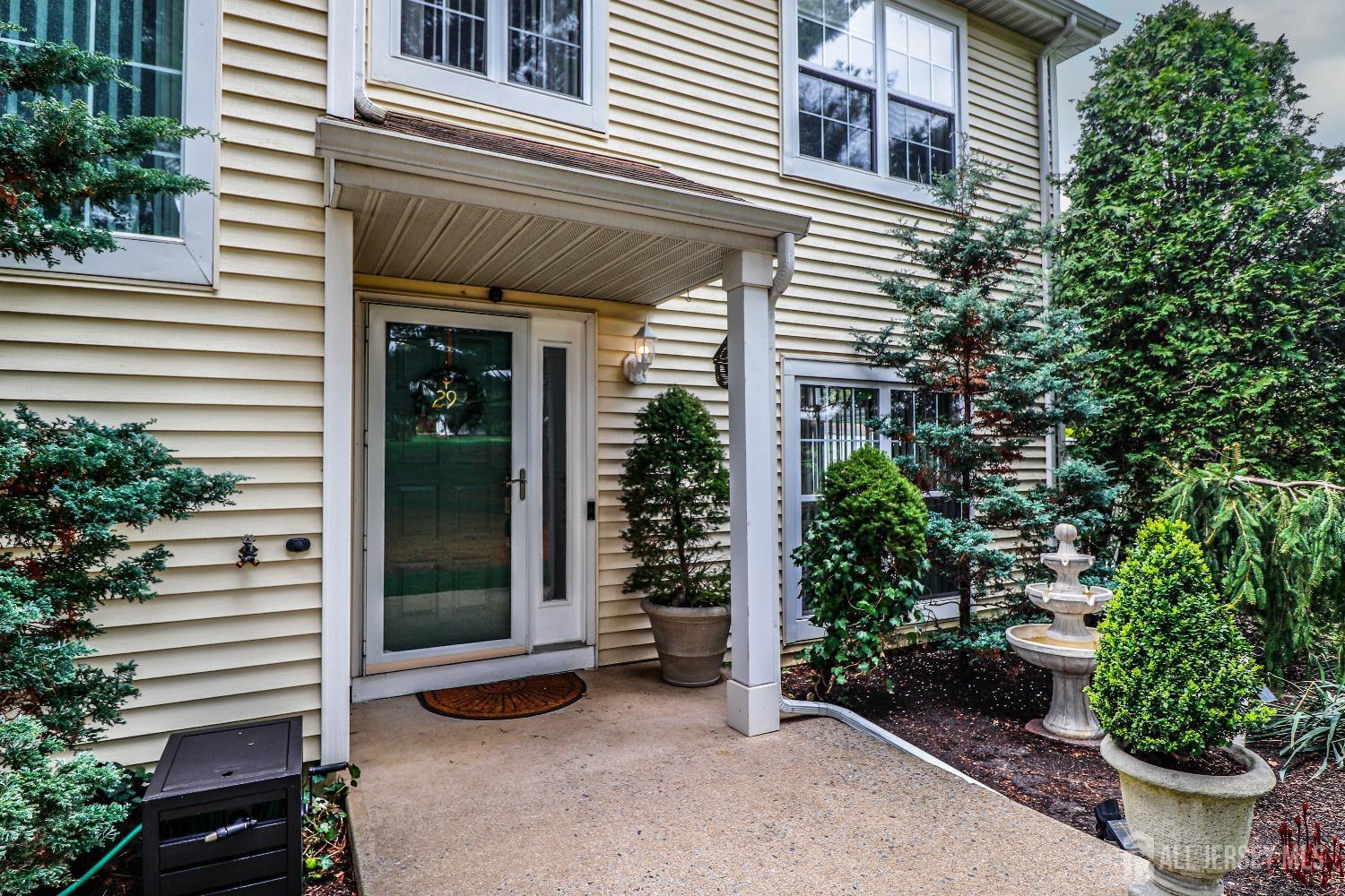 29 Ardsley Square, Parlin, New Jersey image 2