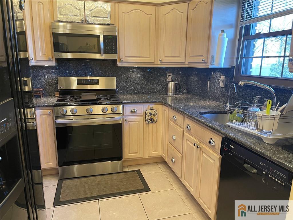 North Brunswick, New Jersey 08902, United States, 3 Bedrooms Bedrooms, ,3 BathroomsBathrooms,Residential,Active,173129