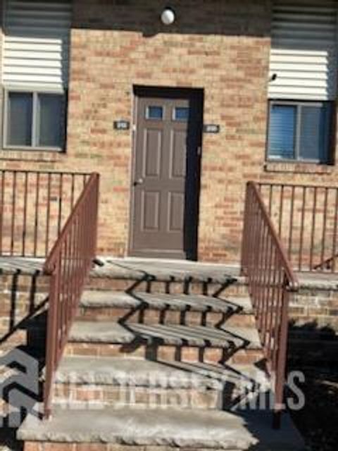 Homes For Rent - 212 N Oaks Boulevard<br/> North Brunswick, NJ 08902