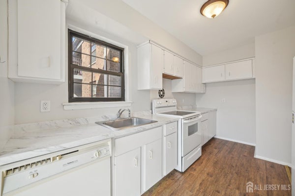 323 GILL LN APT 11C, ISELIN, NJ 08830 - Image eb6c07b3175227f2cd7ac7e95cd253fb/3457344445