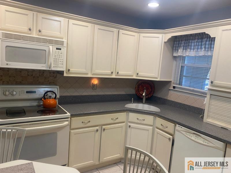 100 Neilly Court #100, Old Bridge, New Jersey image 4