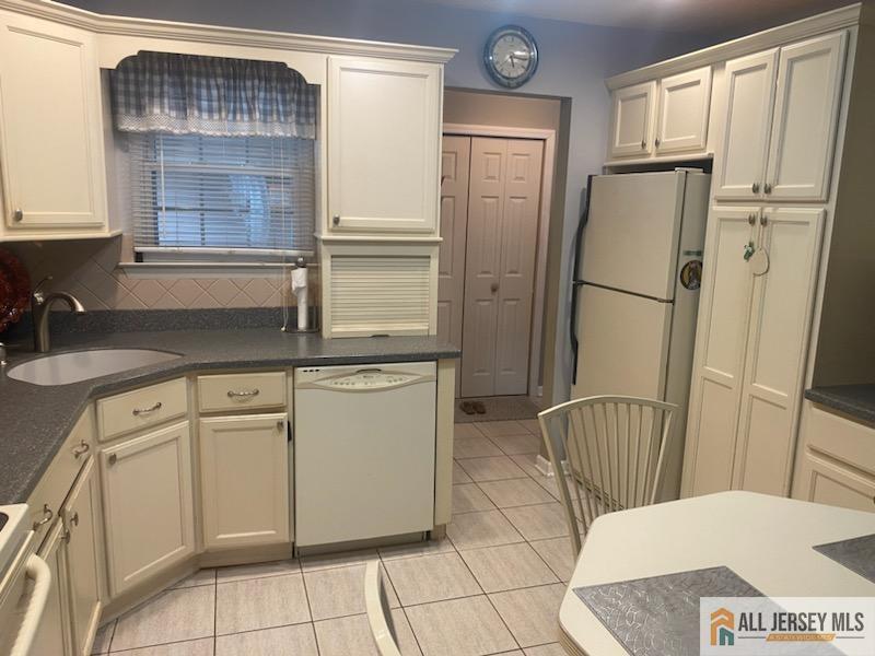 100 Neilly Court #100, Old Bridge, New Jersey image 2
