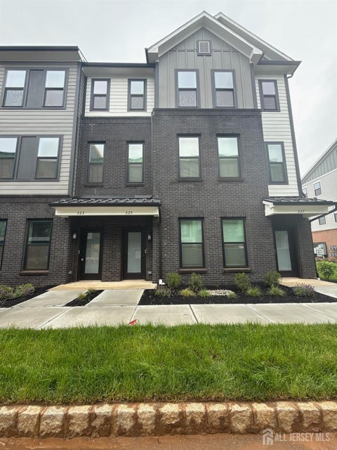 Townhouse For Rent - 325 Sadie Circle<br/> New Brunswick, NJ 08901