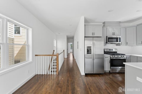 Apartment For Rent - 914 Bergen Street #2<br/> Newark, NJ 07112