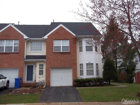 Townhouse For Rent - 265 Shady Oak Court<br/> Piscataway, NJ 08854