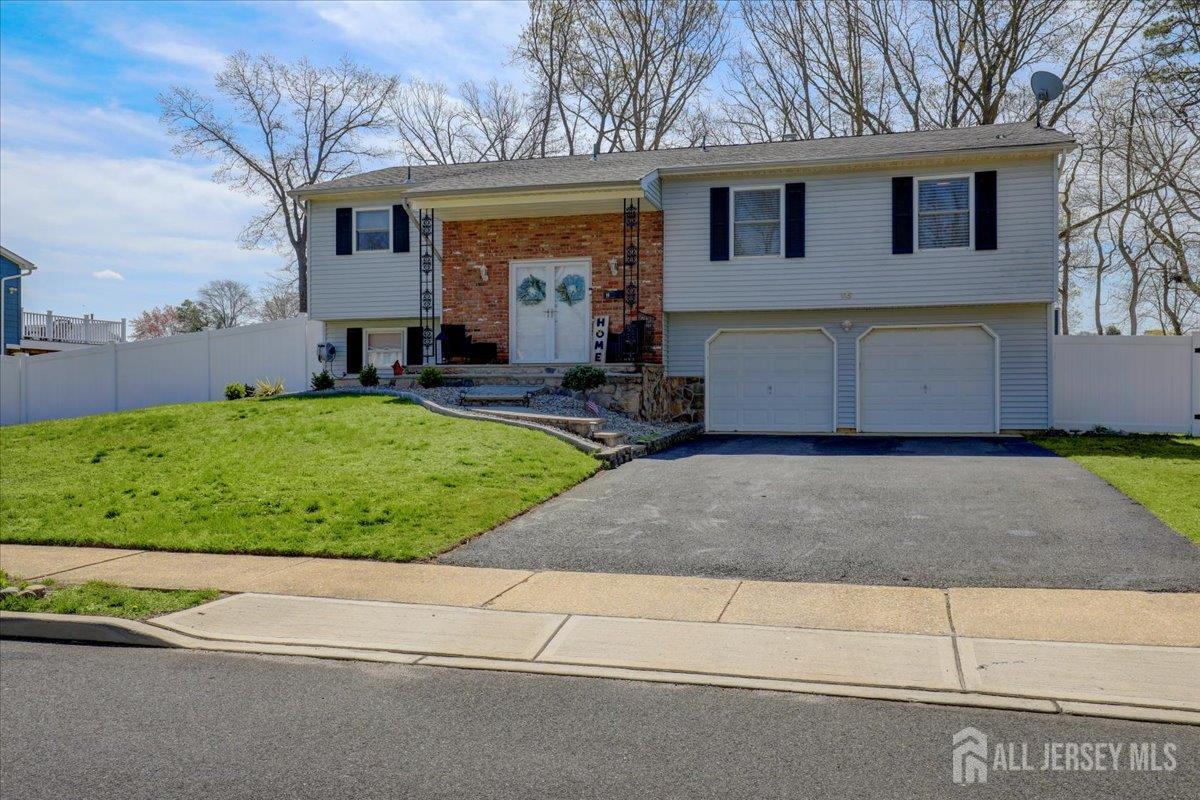 16 Dutch Valley Road, Howell, New Jersey image 1