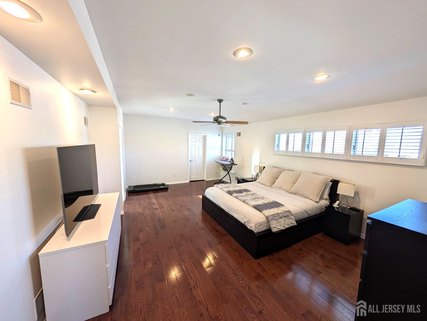 40 Green Acres Avenue, East Brunswick, New Jersey image 17