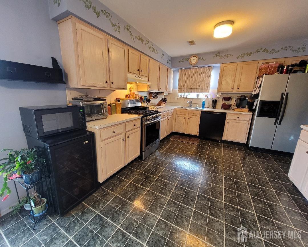 3 Samuel Drive, South River, New Jersey image 2