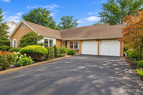 Homes For Sale - 20 Franklin Drive<br/> Plainsboro, NJ 08536