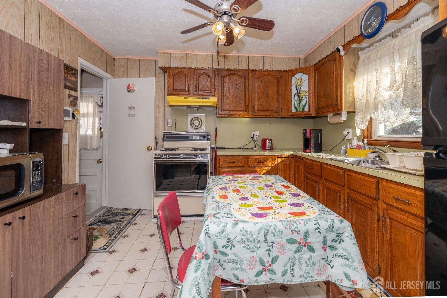 1058 Neck Lane, Elizabeth, New Jersey image 4