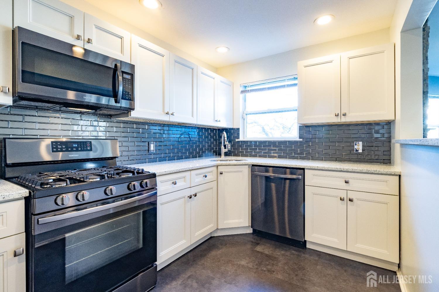 Piscataway, New Jersey 08854, United States, 2 Bedrooms Bedrooms, ,2 BathroomsBathrooms,Residential,Active,126276