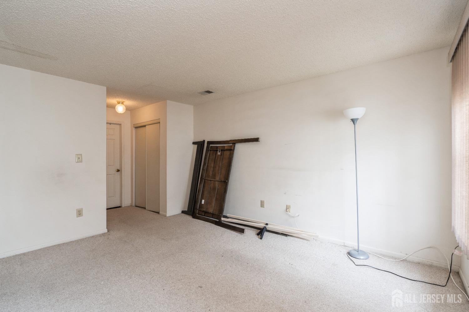 43 Howard Court, Newark, New Jersey image 9