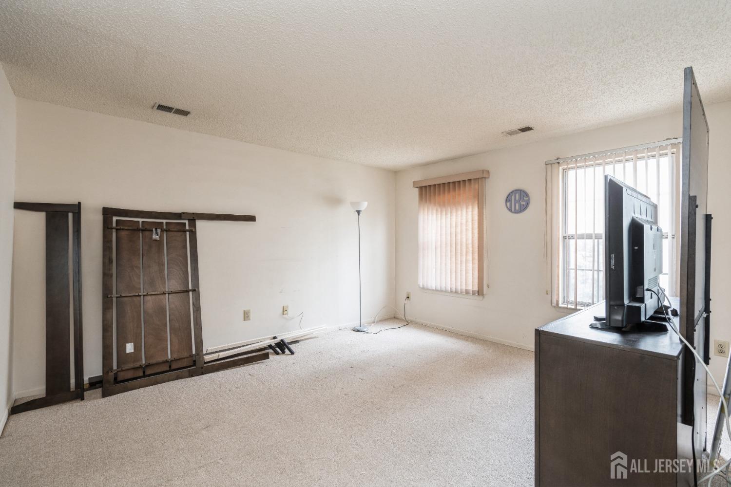 43 Howard Court, Newark, New Jersey image 8