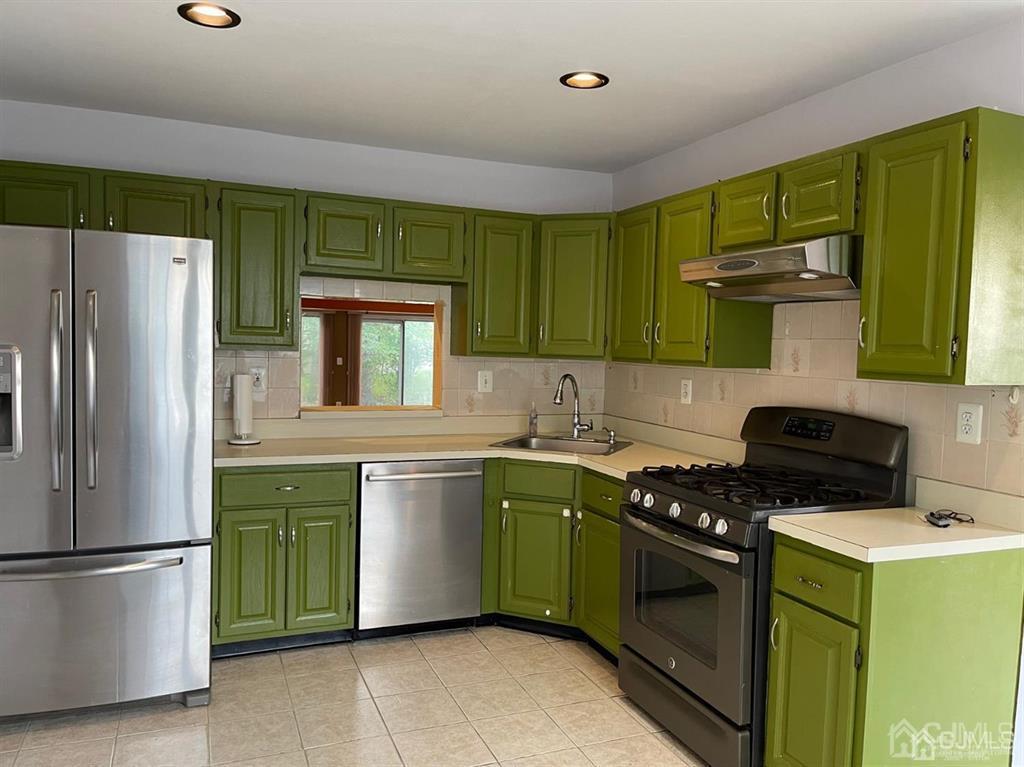 North Brunswick, New Jersey 08902, United States, 3 Bedrooms Bedrooms, ,3 BathroomsBathrooms,Residential,Active,119511