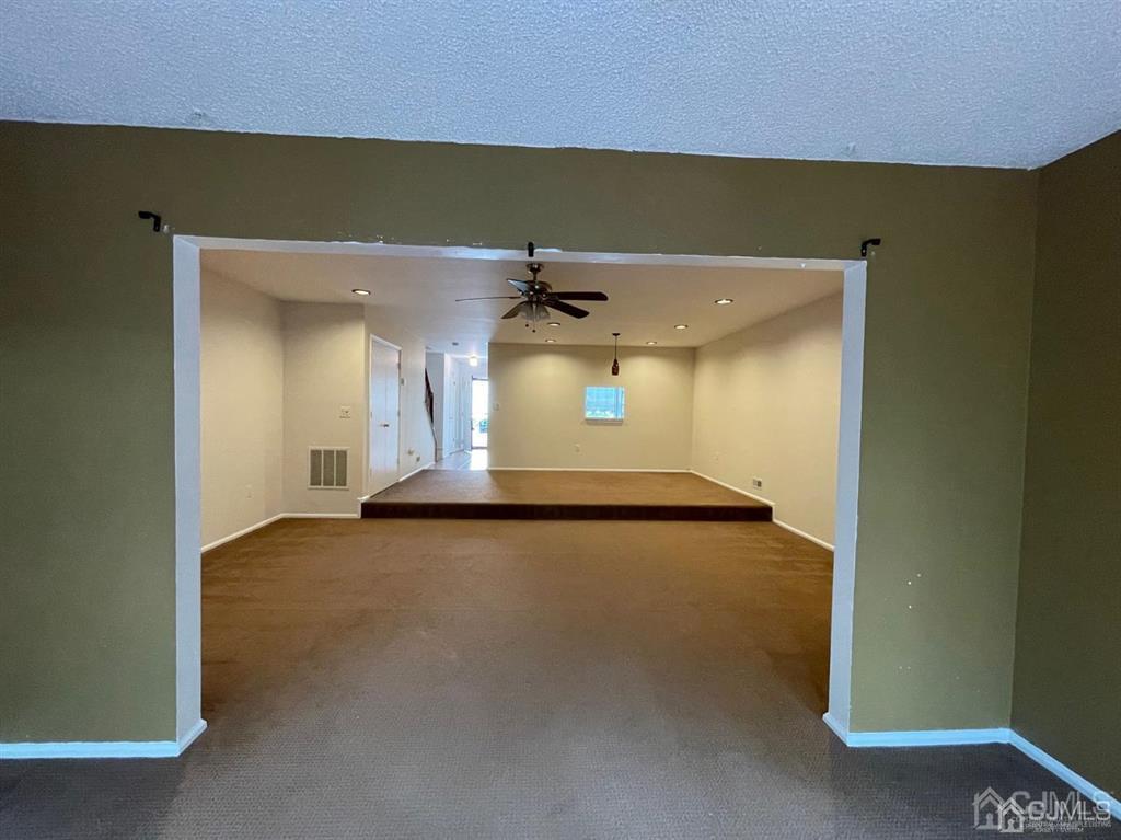 North Brunswick, New Jersey 08902, United States, 3 Bedrooms Bedrooms, ,3 BathroomsBathrooms,Residential,Active,119511