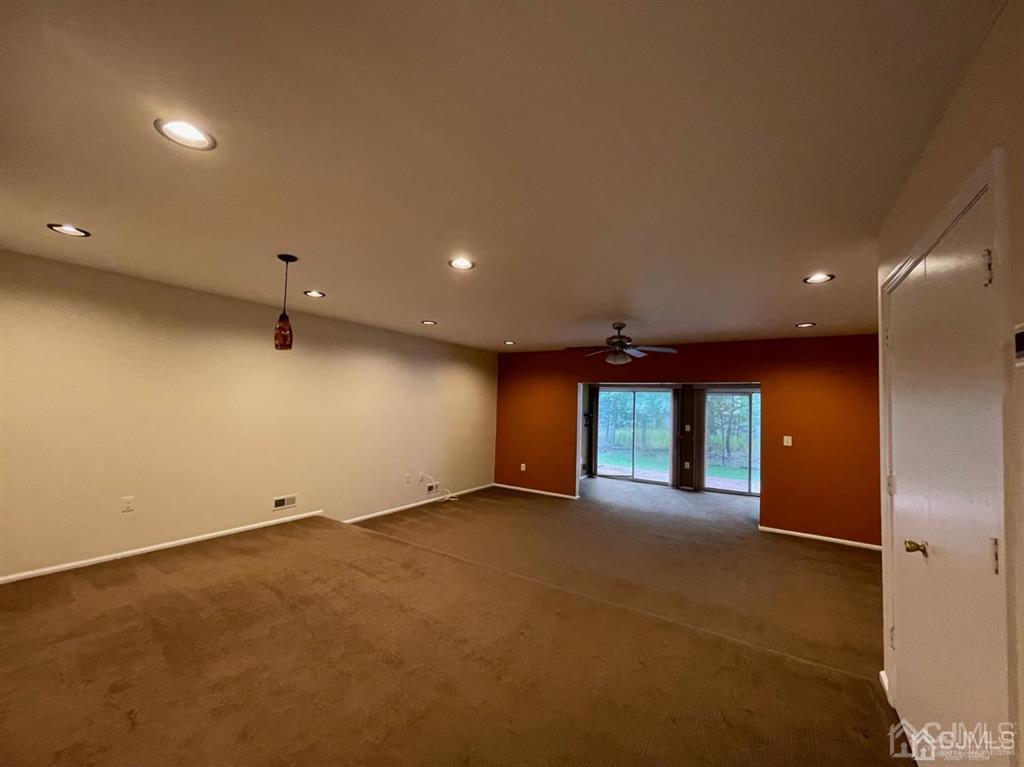 North Brunswick, New Jersey 08902, United States, 3 Bedrooms Bedrooms, ,3 BathroomsBathrooms,Residential,Active,119511