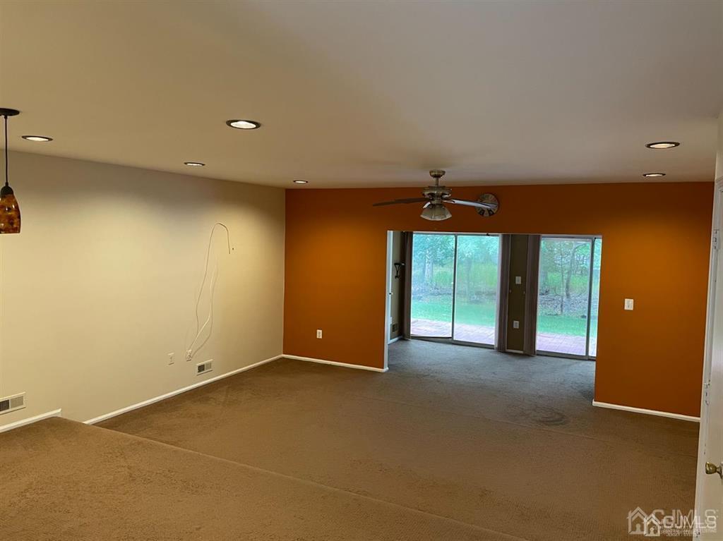 North Brunswick, New Jersey 08902, United States, 3 Bedrooms Bedrooms, ,3 BathroomsBathrooms,Residential,Active,119511