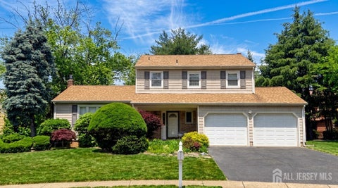 Homes For Sale - 3 Chelsea Court<br/> Middlesex County, Edison, NJ 08820