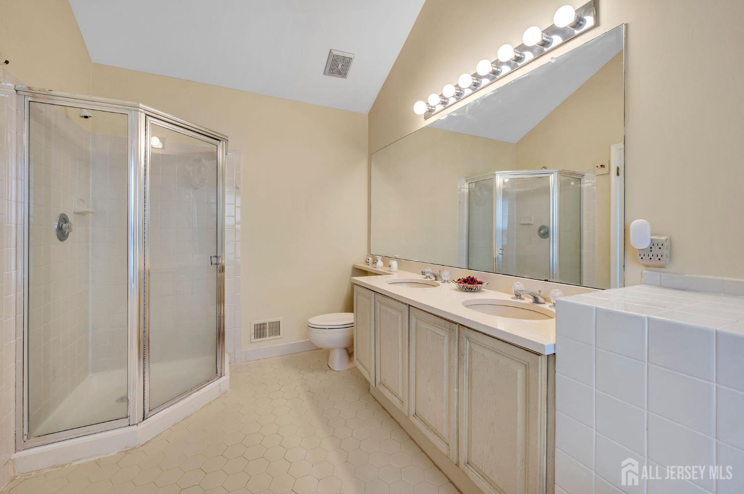 8 Raleigh Way, Franklin, New Jersey image 18