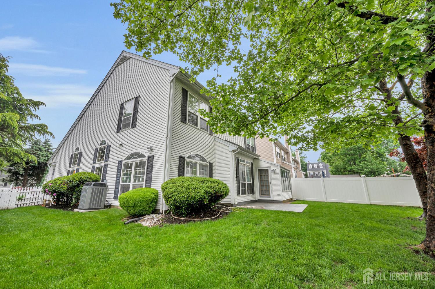 8 Raleigh Way, Franklin, New Jersey image 4