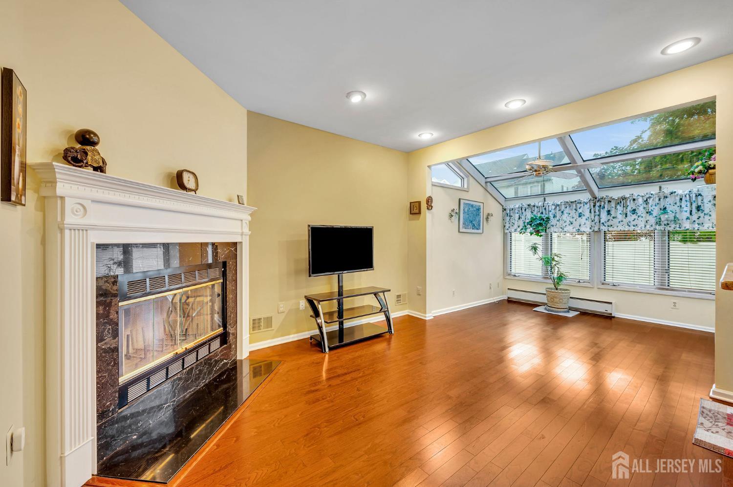 8 Raleigh Way, Franklin, New Jersey image 16