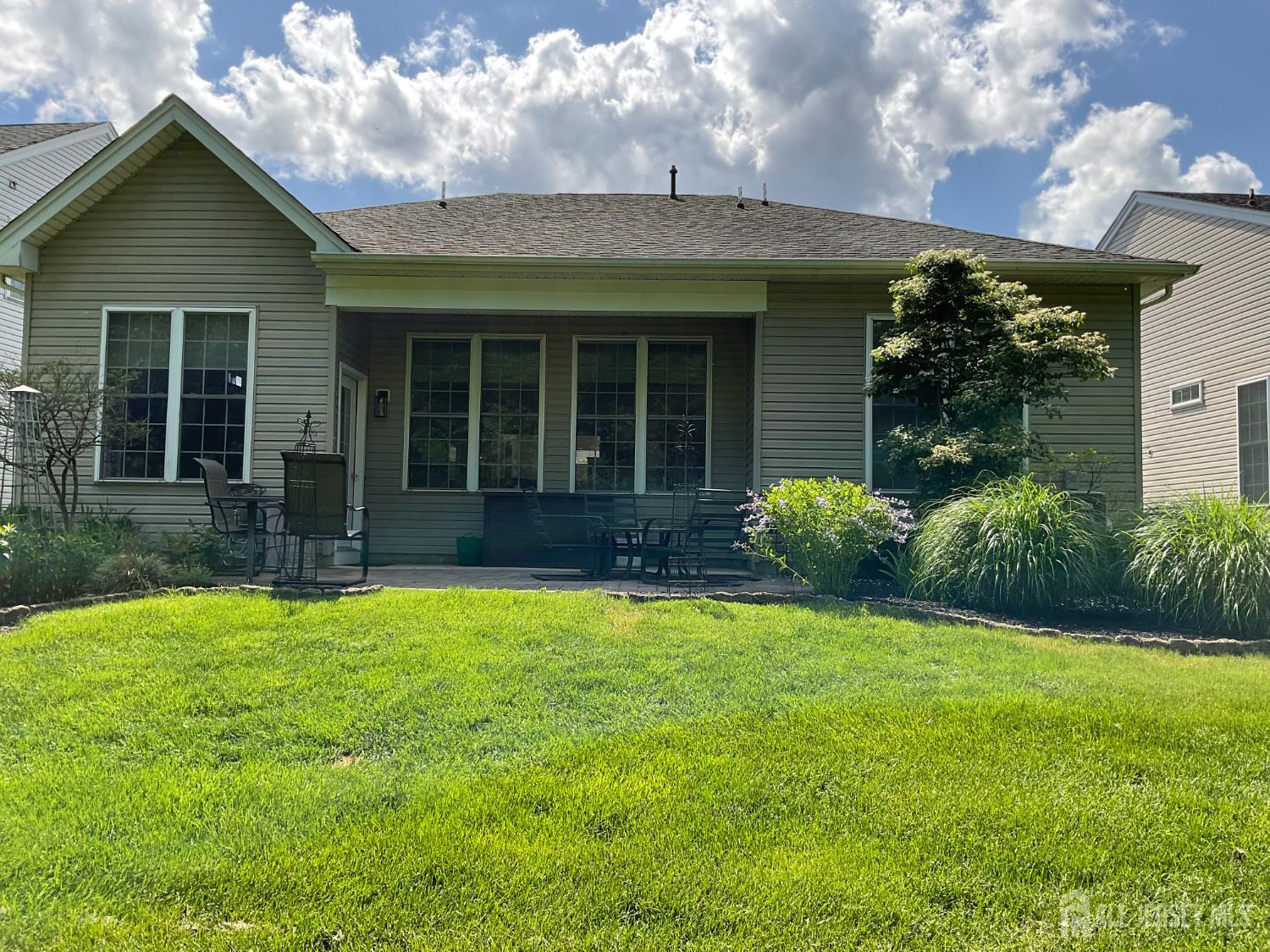 East Windsor, New Jersey 08512, United States, 2 Bedrooms Bedrooms, ,2 BathroomsBathrooms,Residential,Active,113762