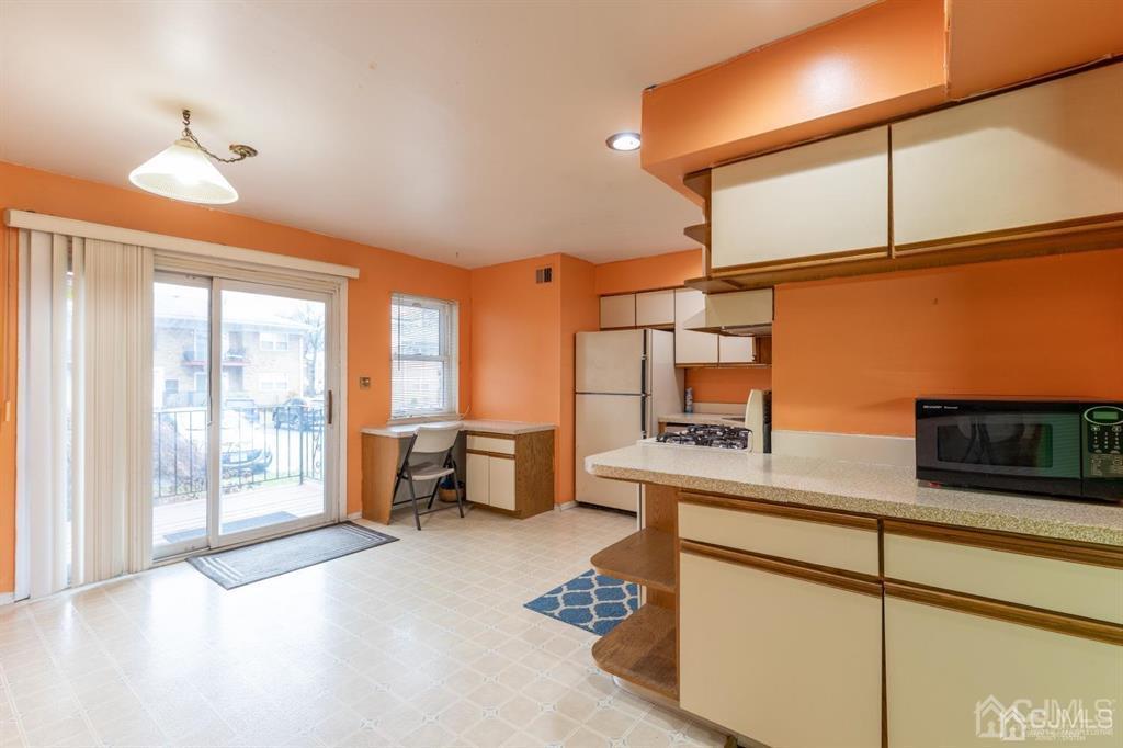182 Evergreen Road #9A, Edison, New Jersey image 4