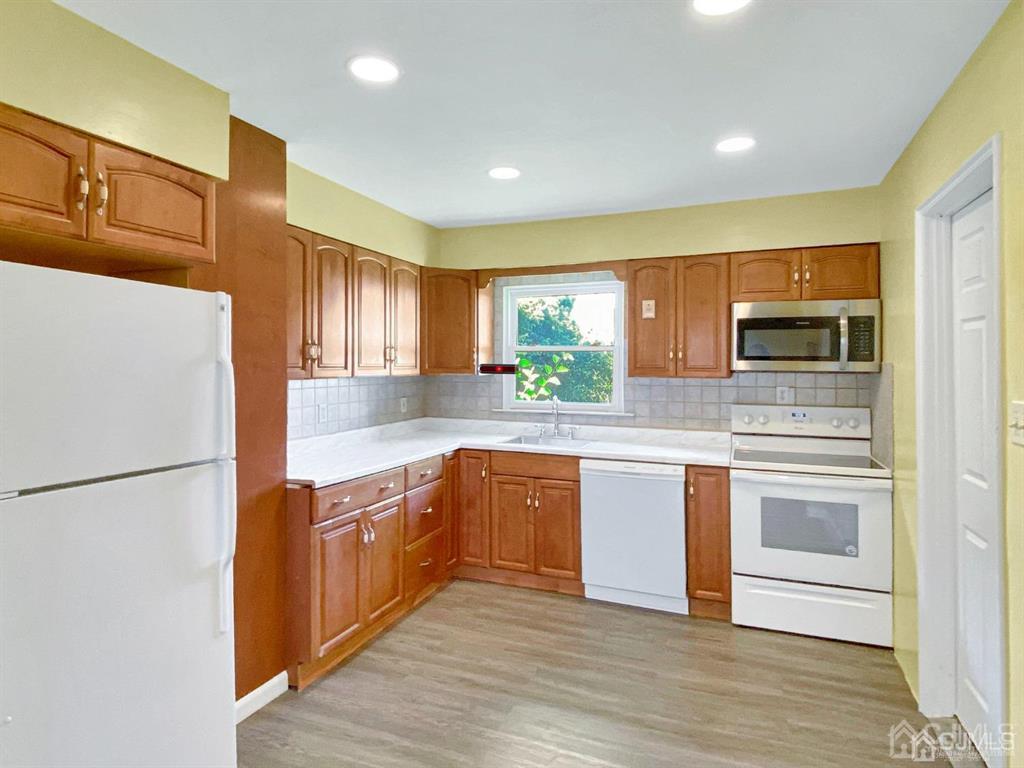 15 Race Track Road, East Brunswick, New Jersey image 3