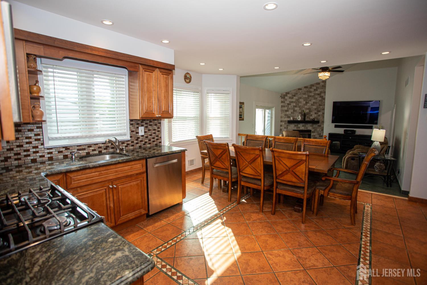 368 S Pine Avenue, Sayreville, New Jersey image 9