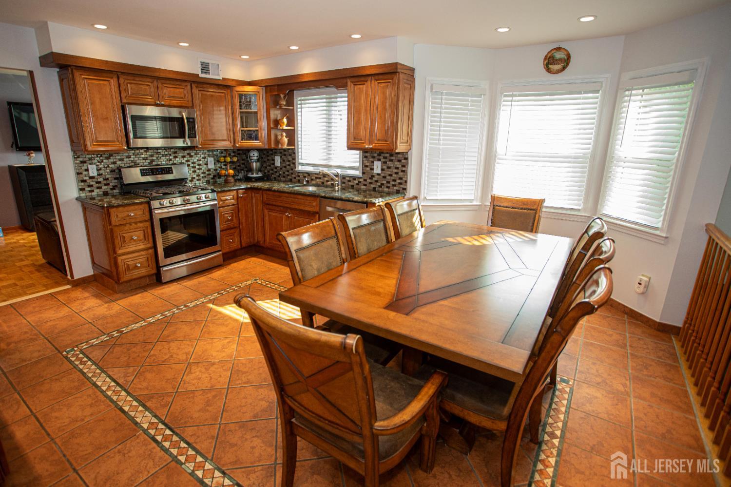 368 S Pine Avenue, Sayreville, New Jersey image 8