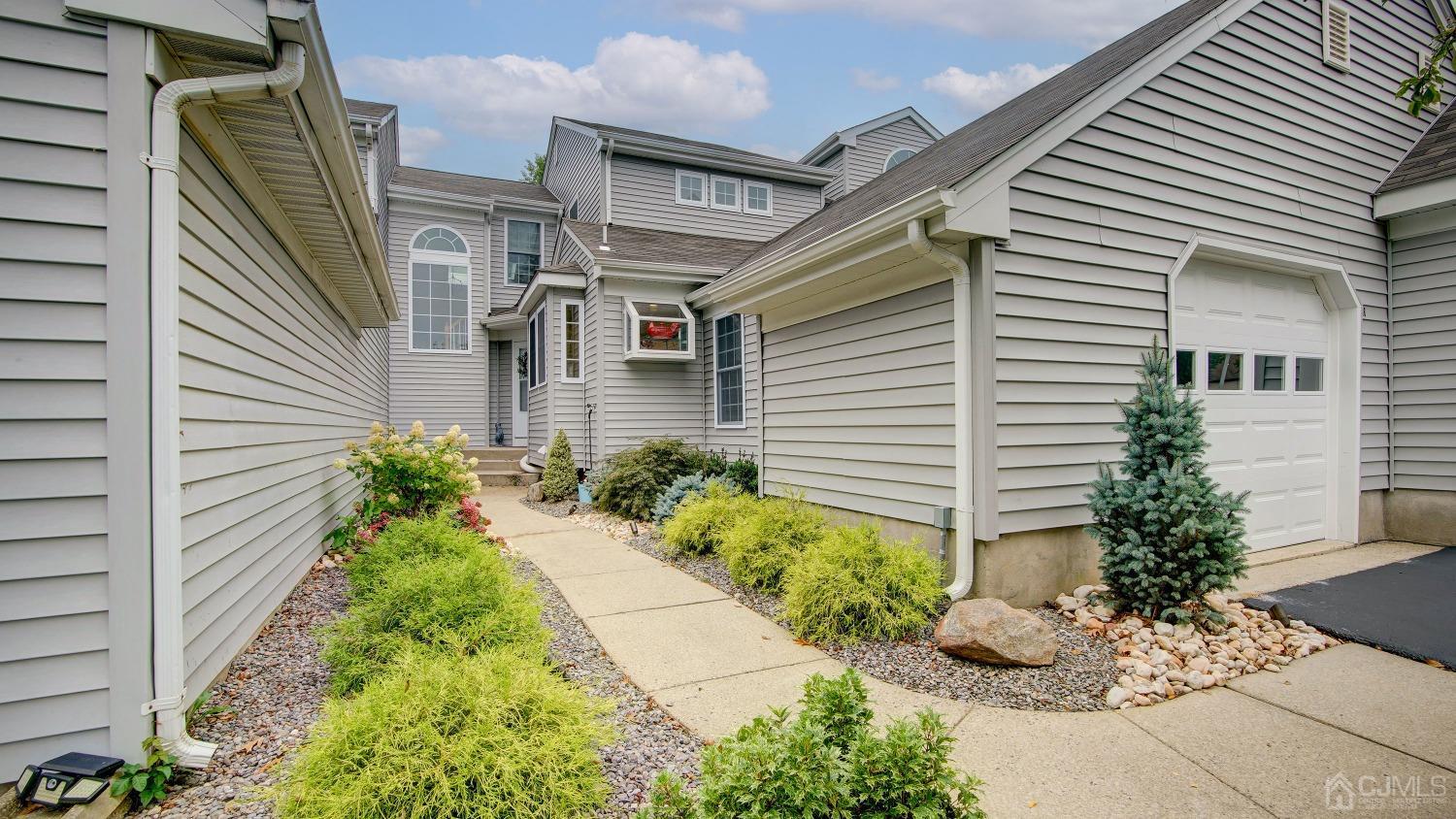 View Monroe, NJ 08831 condo