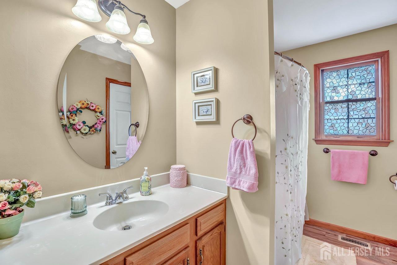 1427 Swan Lane, Harrison, New Jersey image 26