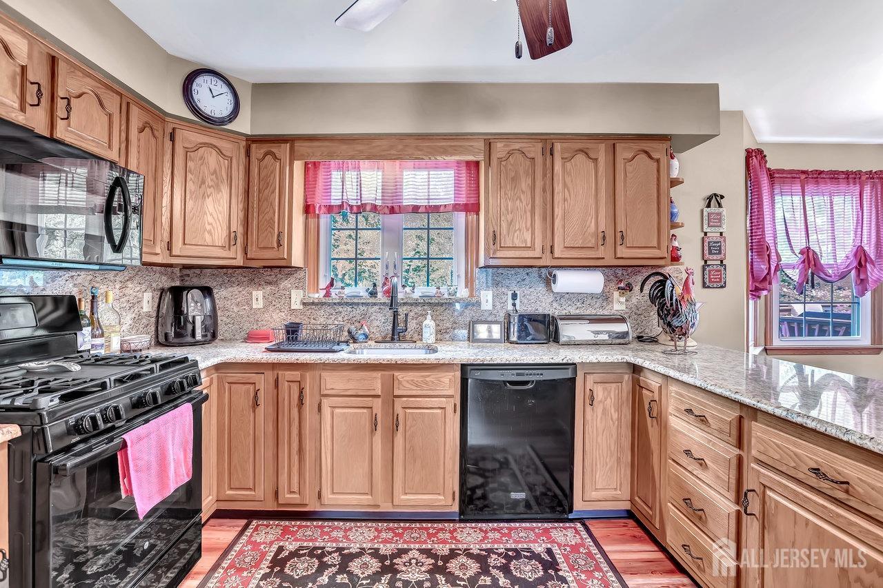 1427 Swan Lane, Harrison, New Jersey image 15
