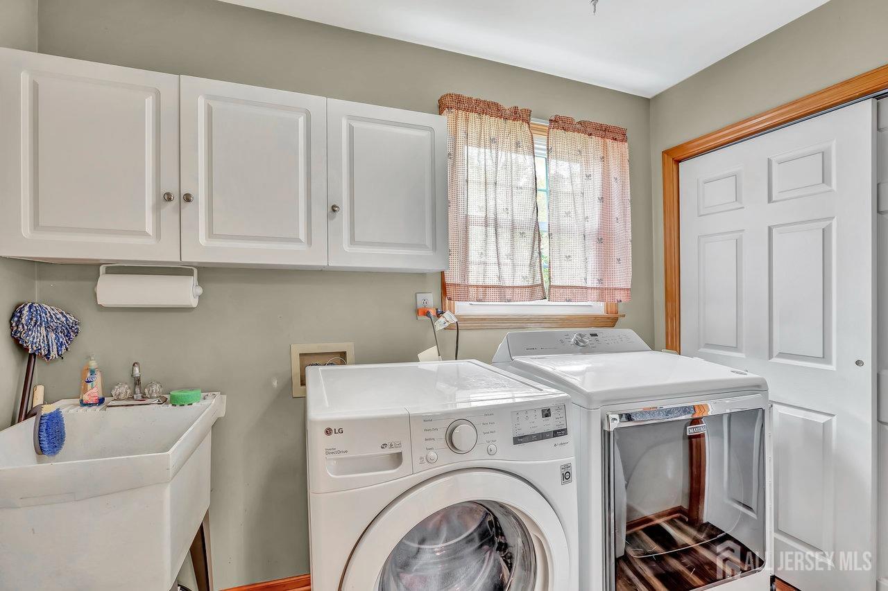 1427 Swan Lane, Harrison, New Jersey image 20