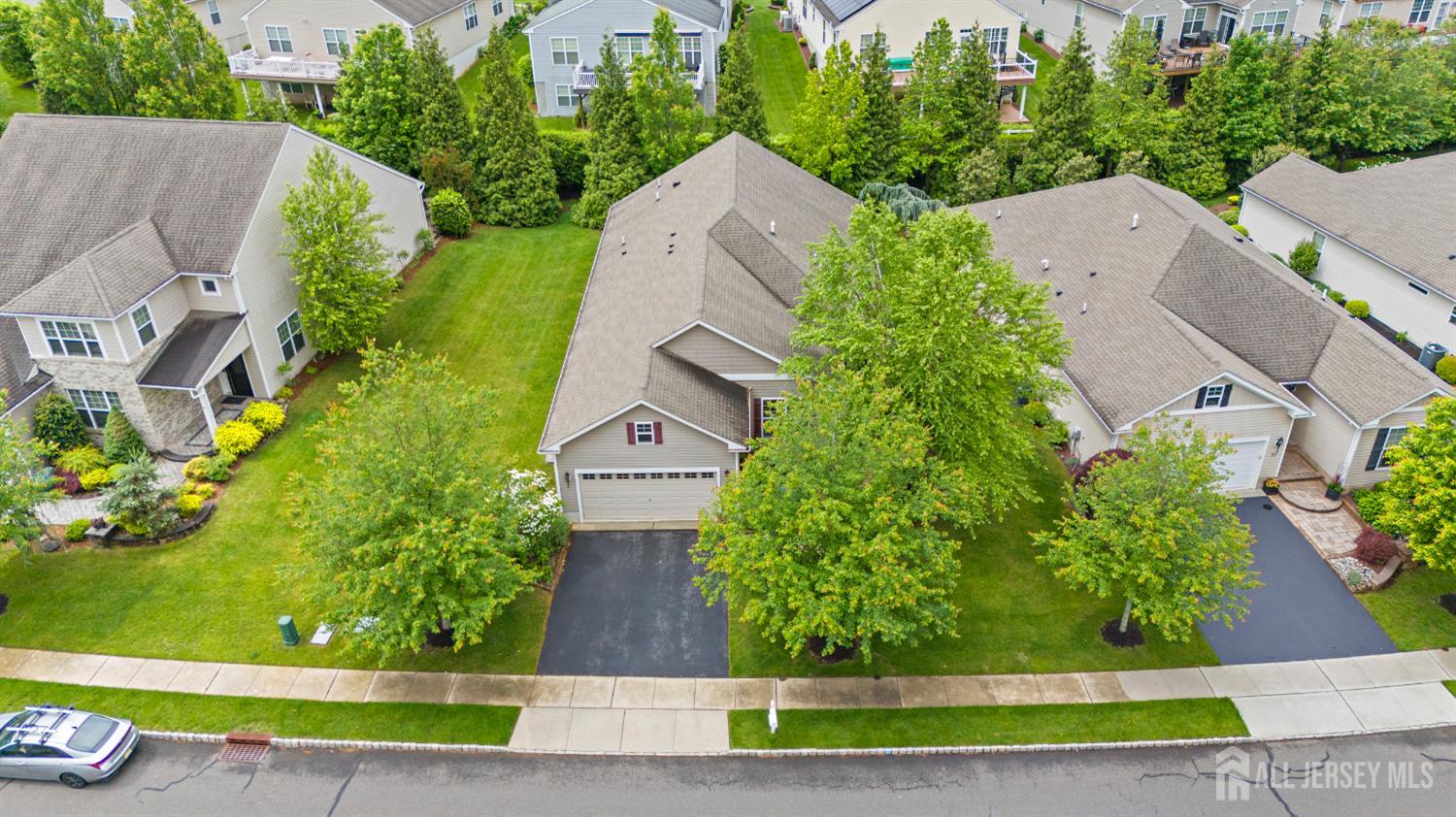 72 Wintergreen Drive, Manalapan, New Jersey image 2