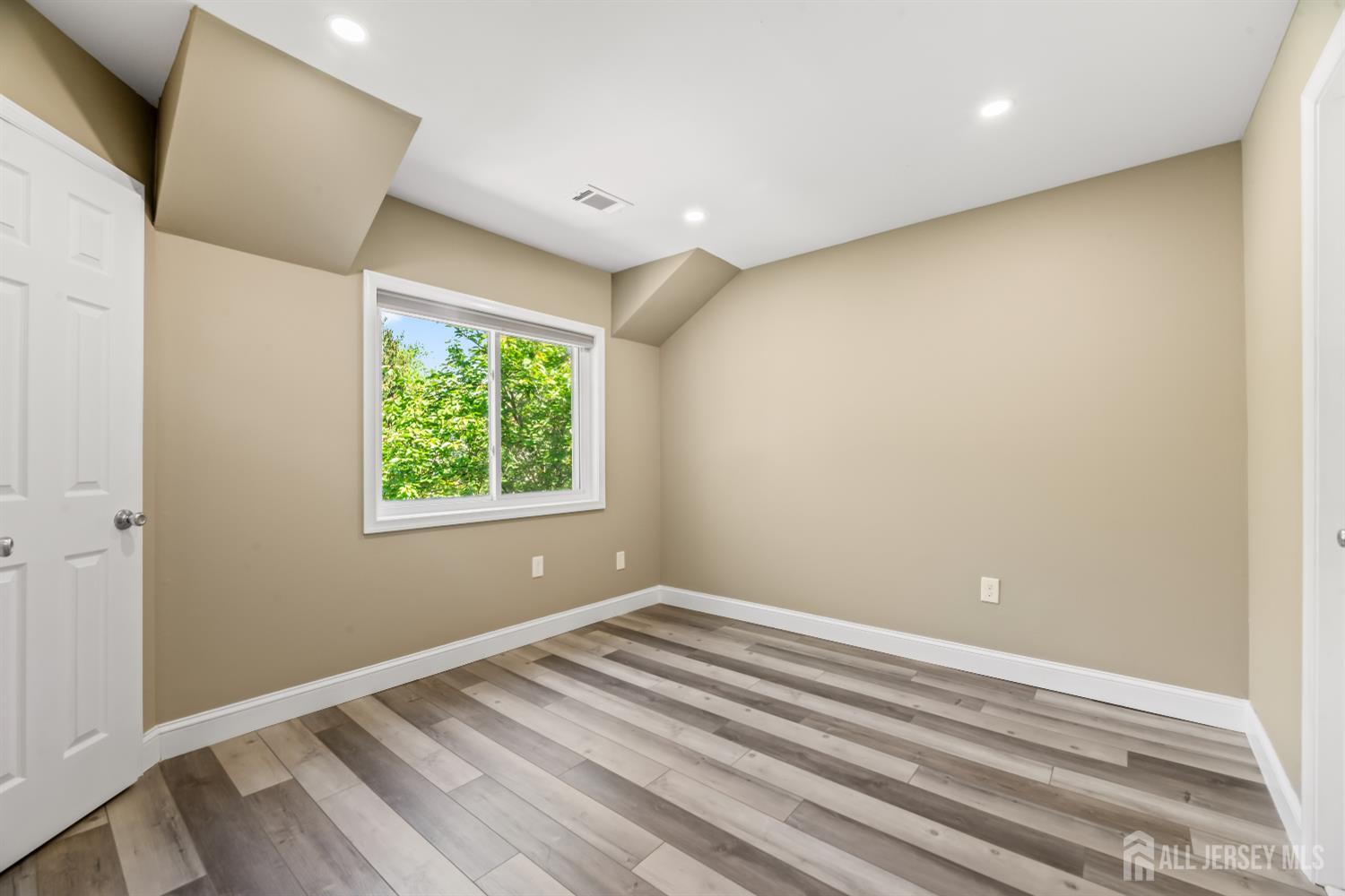 1018 Schmidt Lane, North Brunswick, New Jersey image 18